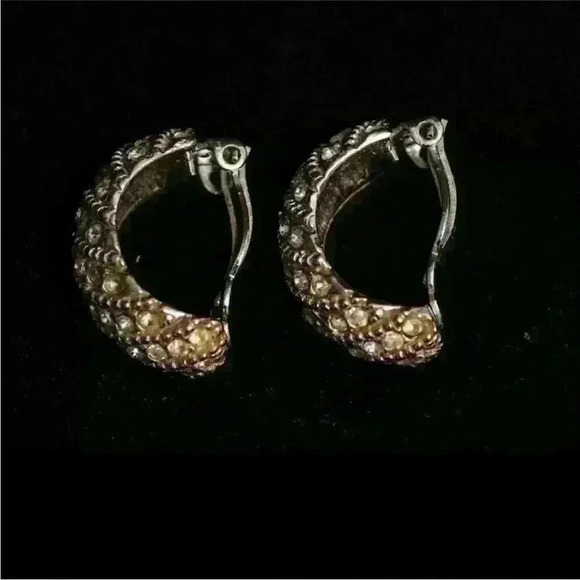 VINTAGE SPARKLING LES BERNARD SILVER TONE GLASS GEMS HALF HOOP CLIP ON EARRINGS - Picture 8 of 16